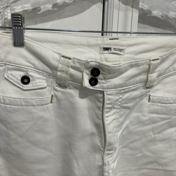 Lee Just Below The Waist Womens Button Details White Capri Pants Size 10M Classi - Picture 4 of 11